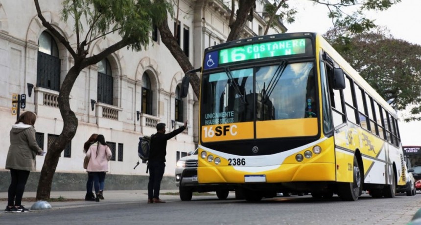 Las empresas de colectivos piden llevar el boleto por encima de los $1400