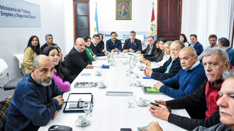 Paritarias: Provincia retoma la negociación salarial con docentes y estatales a la espera de una oferta