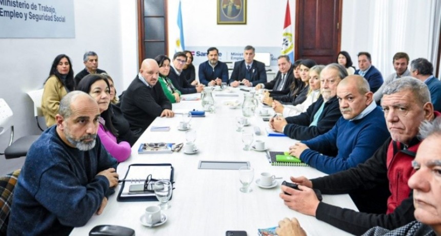 Paritarias: Provincia retoma la negociación salarial con docentes y estatales a la espera de una oferta