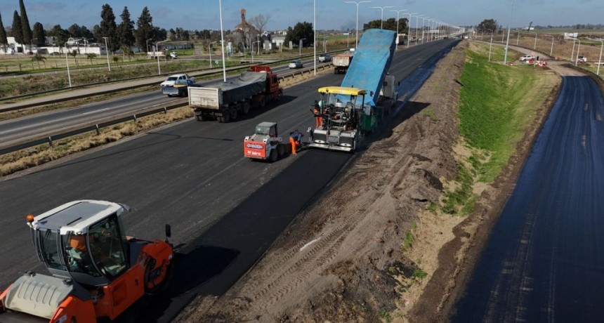 Enrico: Proyectamos concluir en 2026 la obra del Tercer Carril de la Autopista