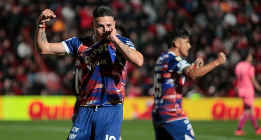 Uni&oacute;n Gole&oacute; a Instituto 4 a 0 y gan&oacute; de visitante despu&eacute;s de 10 meses.