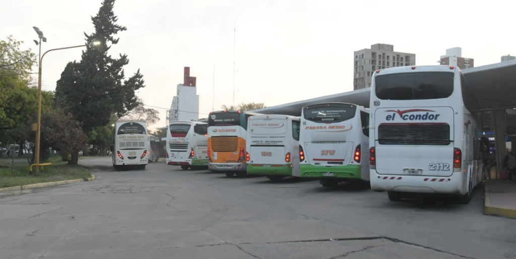 Tarifazo en Santa Fe: los colectivos interurbanos aumentaron hasta un 1.436% en tres a&ntilde;os