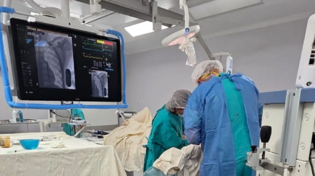 Hito m&eacute;dico en Santa Fe: el Hospital Alassia realiz&oacute; su primer implante card&iacute;aco