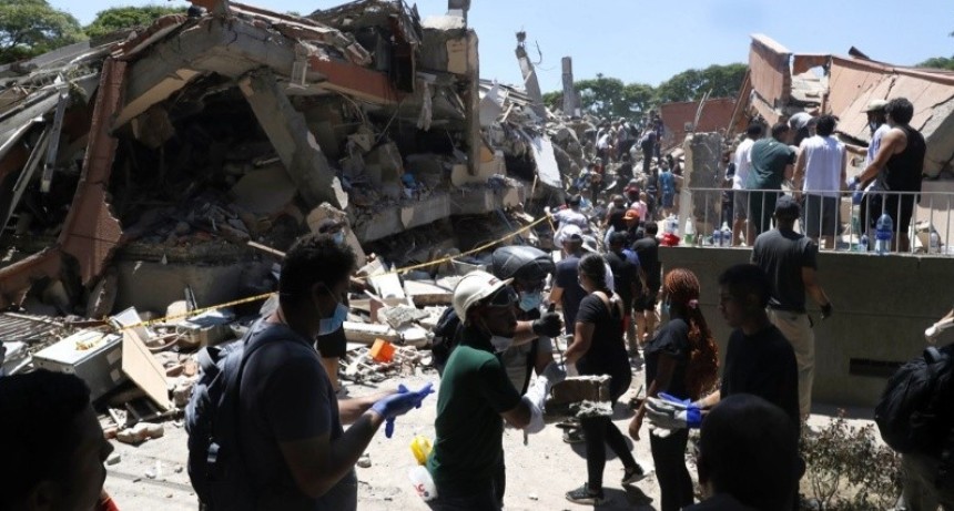 Terremoto en Colombia: ya son al menos 132 muertos y 570 heridos, buscan m&aacute;s v&iacute;ctimas debajo de los escombros
