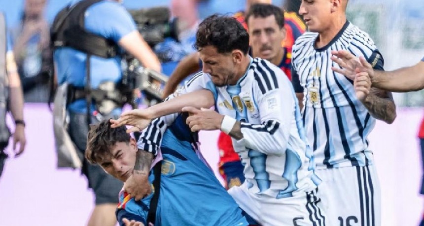 Dur&iacute;sima sanci&oacute;n de FIFA a Argentina por los incidentes ante Espa&ntilde;a y la bandera de Malvinas