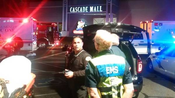 Cuatro muertos tras tiroteo en un centro comercial en Washington