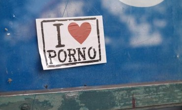 Porno en Internet: ellas miran casi tanto como los varones, pero sienten culpa