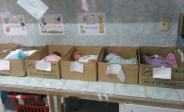 Fotos muestran reci&eacute;n nacidos en cajas de cart&oacute;n en un hospital de Venezuela