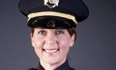La polic&iacute;a blanca que mat&oacute; a un afroamericano desarmado se entreg&oacute; y fue liberada a los 20 minutos