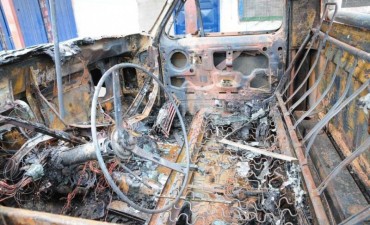 Incendiaron una camioneta en Santa Rosa de Lima