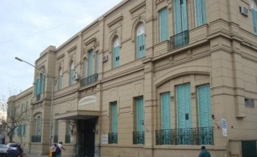 Un chofer fue lesionado luego de que apedrearan su colectivo