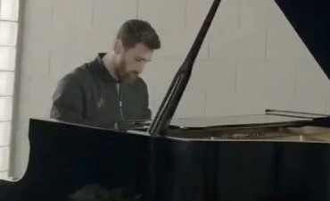 &iquest;Era Messi el que tocaba el piano?