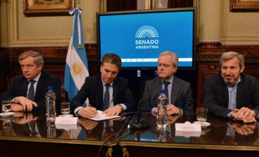 Nicol&aacute;s Dujovne present&oacute; el proyecto de Ley de Responsabilidad Fiscal en el Senado
