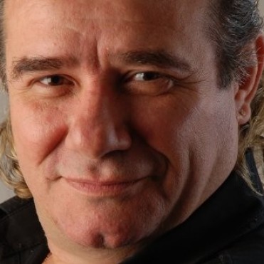 Internaron al cantante de Los del Fuego