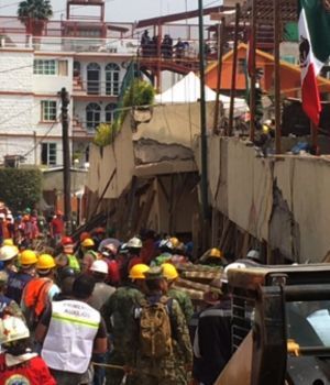 Intensas tareas de rescate para sacar a nena bajo los escombros