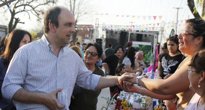 Corral estuvo en el festejo de un nuevo aniversario del barrio Alto Verde
