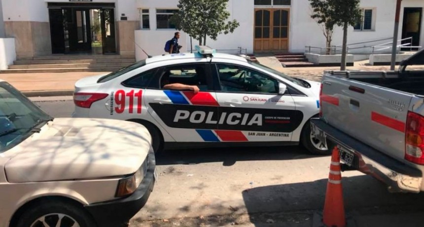 Una ex Reina del Sol escrachó a un grupo de policías que la acosaron