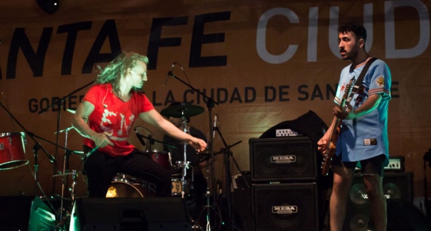 La Ciudad recibi&oacute; la primavera junto a bandas locales