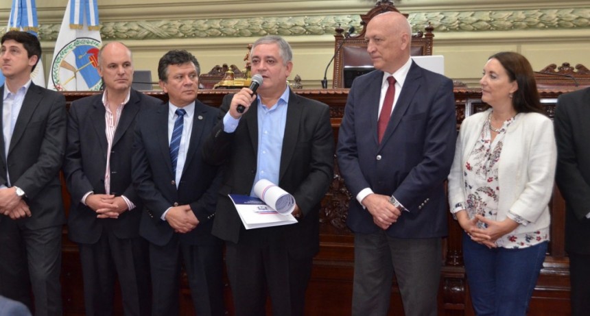 Alberto Cejas fue reconocido por la Legislatura santafesina