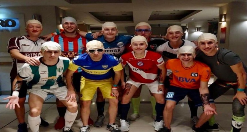 El particular homenaje a Santiago Silva de unos estudiantes en su viaje de egresados