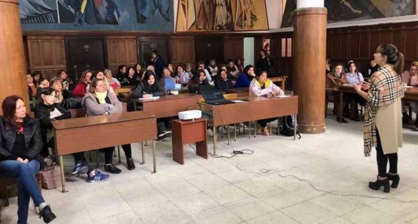 M&aacute;s de 600 estudiantes y vecinos se capacitaron en modelos de negocios para emprendedores