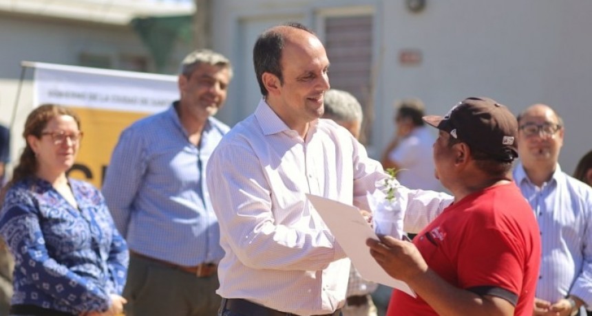 Se realiz&oacute; la entrega de escrituras de las viviendas de Barrio Jesuitas