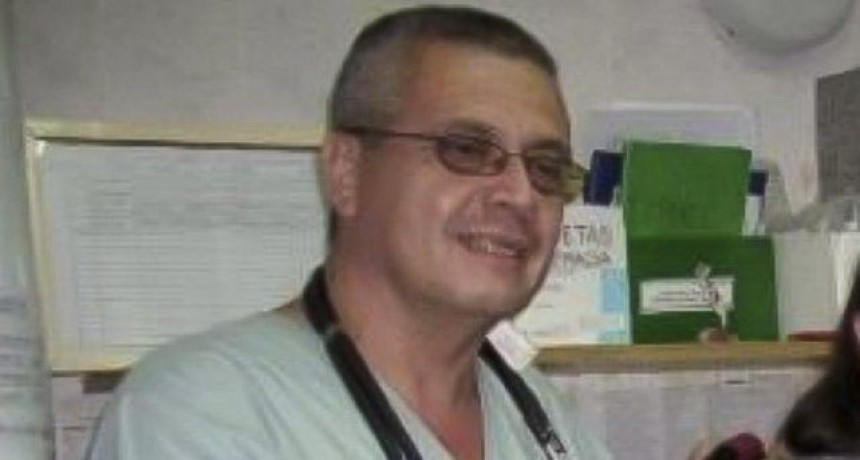 Aplausos y l&aacute;grimas en el adi&oacute;s al primer m&eacute;dico de la provincia que falleci&oacute; de Covid-19