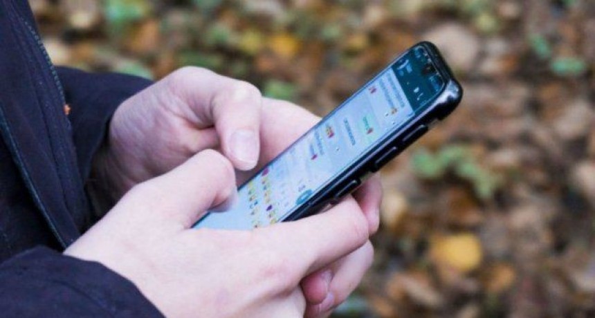 Alertan por extraños mensajes de WhatsApp que bloquean la aplicación