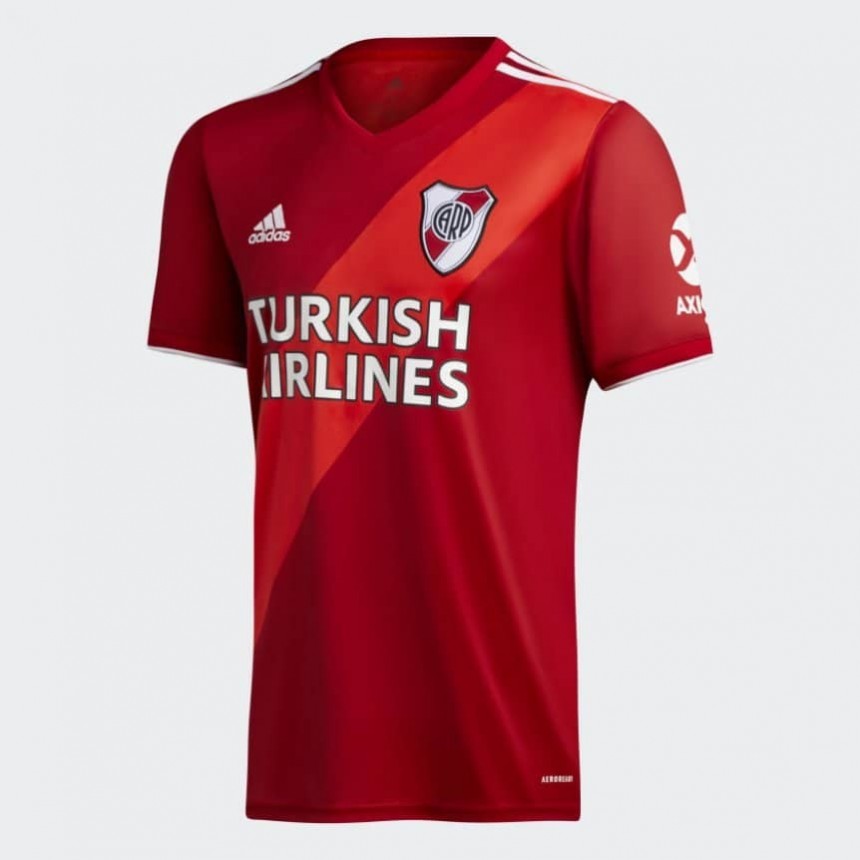 River present&oacute; su nueva camiseta alternativa