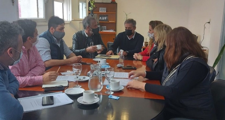 Jat&oacute;n recibi&oacute; a propietarios de salones de fiestas