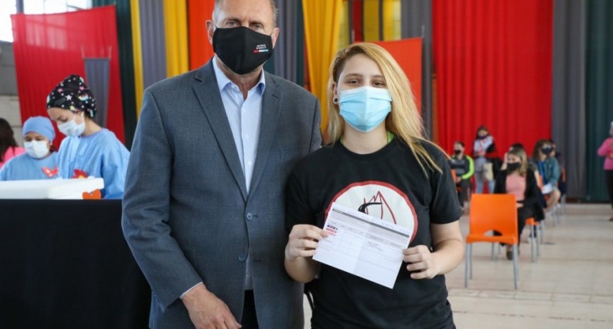 Comenz&oacute; la vacunaci&oacute;n con Pfizer a menores de 17 a&ntilde;os sin comorbilidades