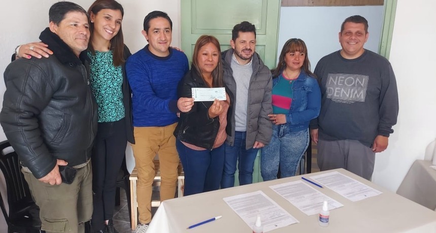 Castell&oacute; entreg&oacute; aportes a instituciones de Recreo y Candioti