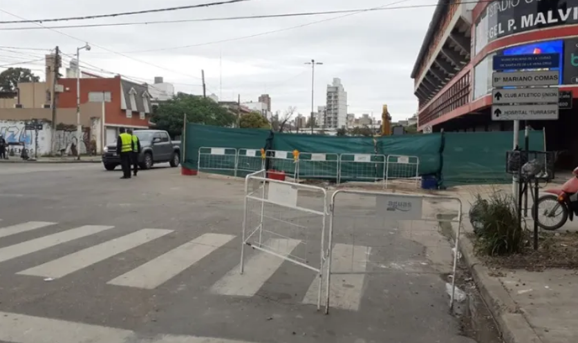 Prevén que en unos 10 días se rehabilite el tránsito frente a la cancha de Unión