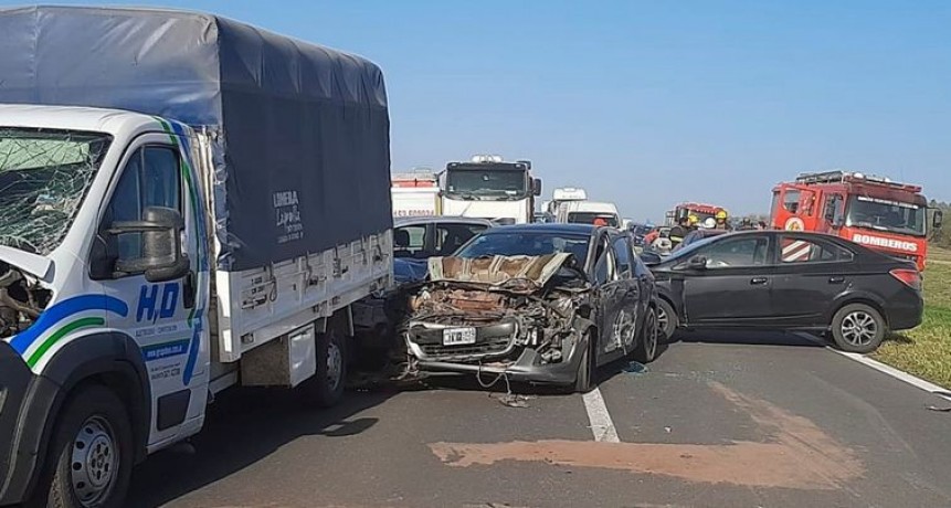 AU Rosario-C&oacute;rdoba: choque en cadena con m&aacute;s 40 veh&iacute;culos involucrados