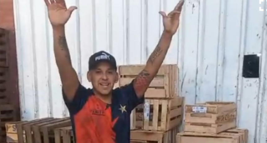 El hincha de Col&oacute;n, candidato al premio Fan&aacute;tico de la FIFA,