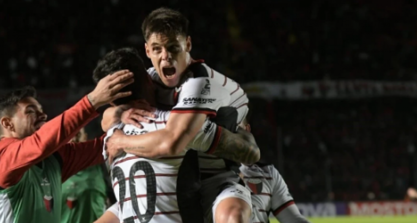 Sin jugar bien, Col&oacute;n le gan&oacute; a Deportivo Mor&oacute;n y sigue prendido arriba