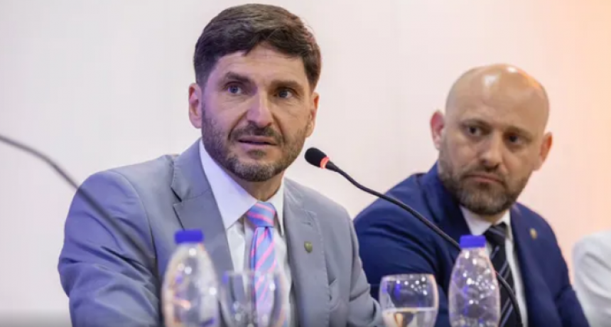 Pullaro: "Se terminaron los privilegios para los jueces, que cre&iacute;an tener coronita"
