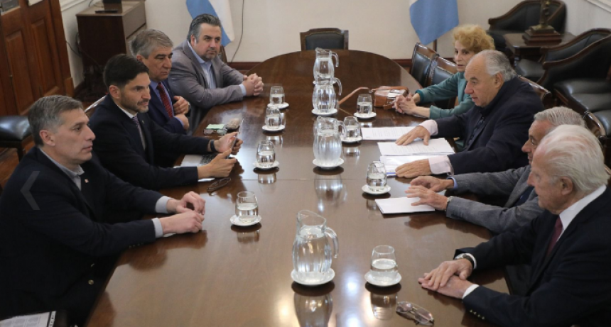 En medio de la tensi&oacute;n, Pullaro recibi&oacute; a los miembros de la Corte de Santa Fe