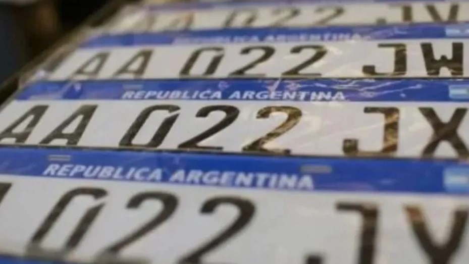 Santa Fe comienza a normalizar la entrega de chapas patentes tras meses de demoras