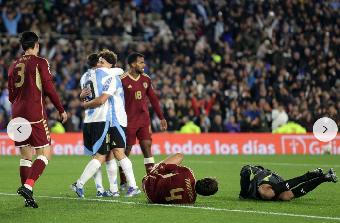 Messi dio un show en su despedida y Argentina goleó 3-0 a Venezuela
