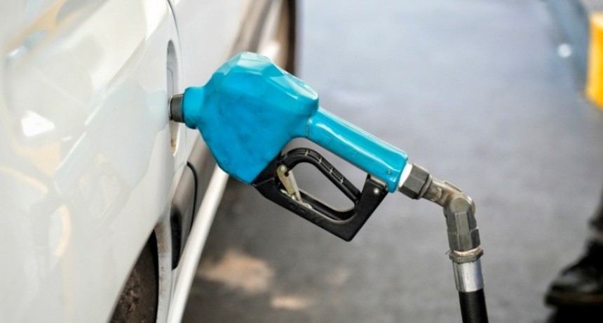YPF aument&oacute; el precio de la nafta y llenar el tanque no baja de $75.000