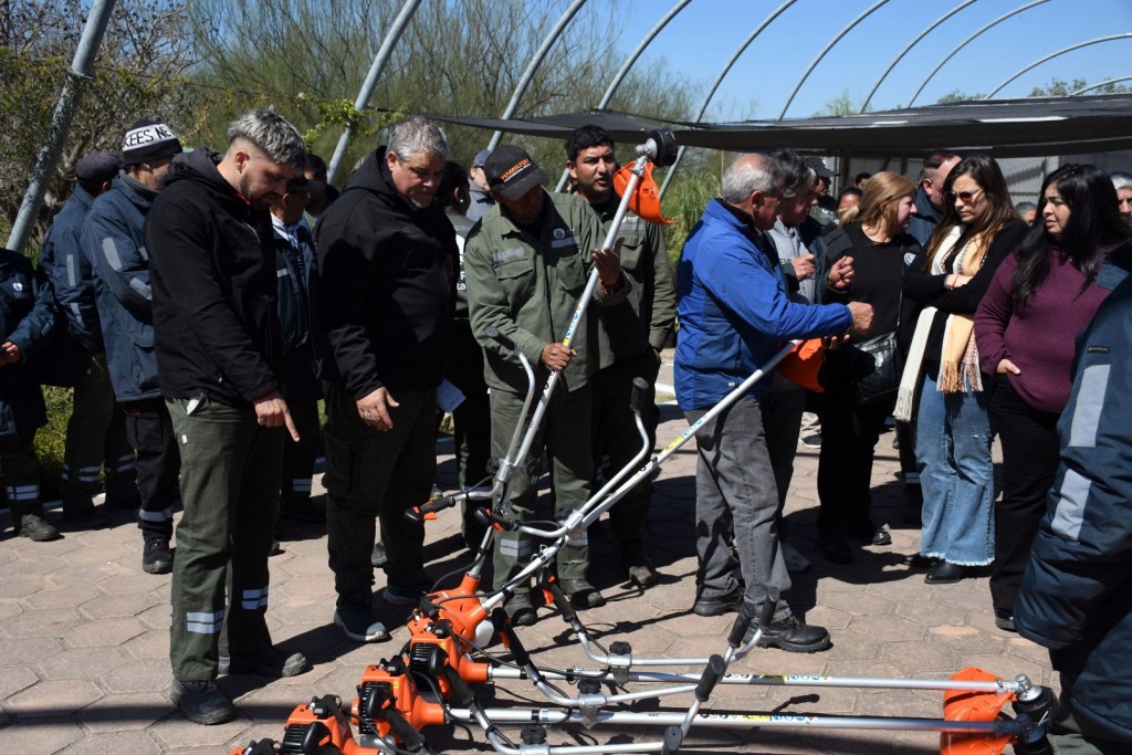 Presentaron equipamiento para fortalecer el mantenimiento de los espacios verdes