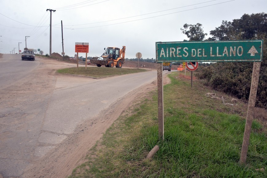 Vecinos de la zona de countries reclaman por los baches que se producen en la calzada