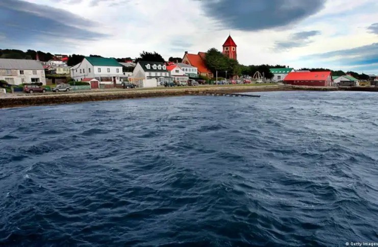 Malvinas: crece la tensi&oacute;n entre Argentina y Reino Unido por las sanciones a empresas petroleras