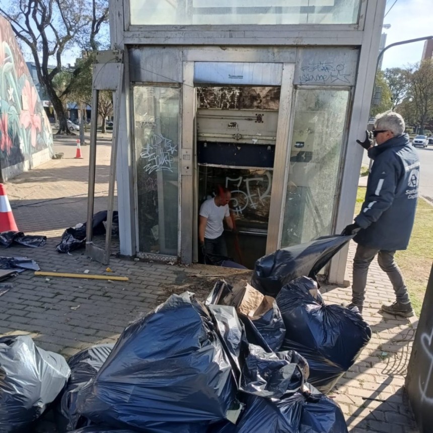 Limpian y ponen en valor el puente del Parque Alberdi