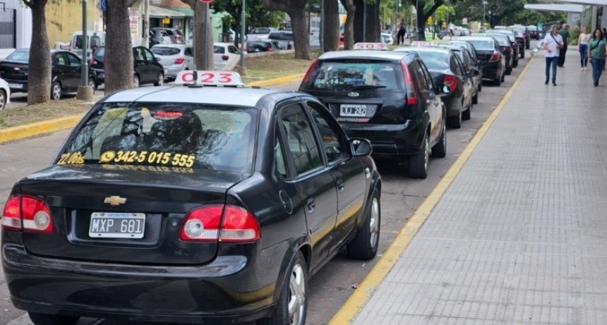 Municipio y taxistas se reunieron para avanzar en la renovaci&oacute;n de la flota