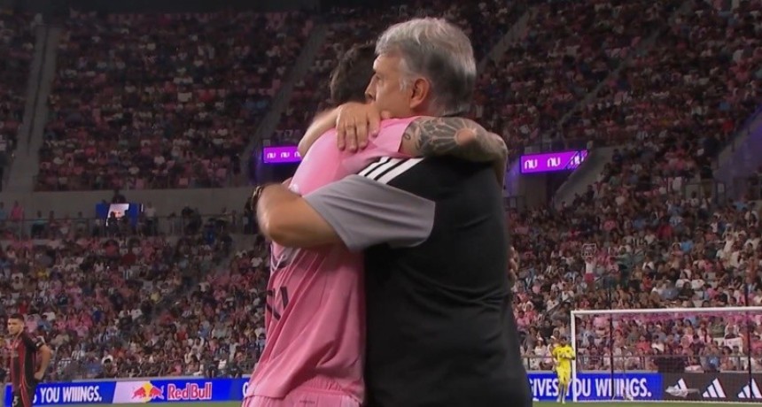 El afectuoso reencuentro entre Messi y el Tata Martino antes del empate de Inter Miami