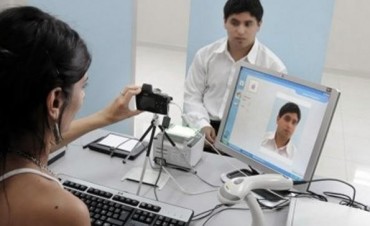 Ya es oficial que para salir del pa&iacute;s hay que presentar el nuevo DNI