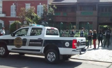 Allanamiento en Costanera: Las citaba por trabajo y las manoseaba