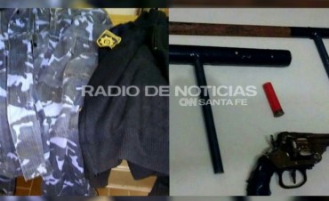 Detuvieron a tres delincuentes armados y con uniformes policiales